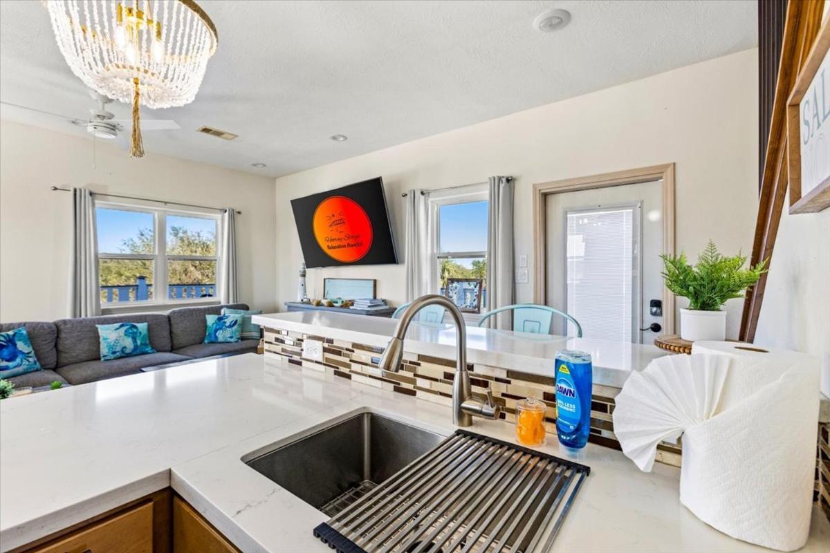 Holiday home You're My Bay, Blue,walk2bch,wifi,outdoorshwr,west Galveston